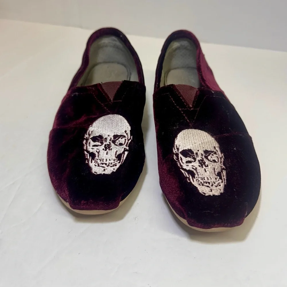 Toms Limited Edition Neiman Marcus Burgundy Velvet Loafers size 8.5 men’s